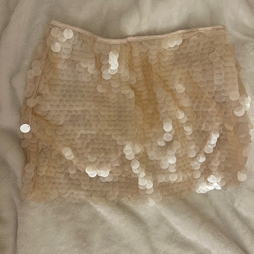 “Mother of pearls” inspired sequin mini skirt. Handmade 💌